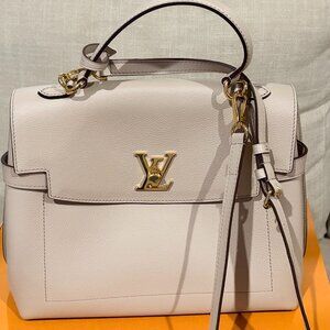 Louis Vuitton  Louis Vuitton Lock Me Ever MM